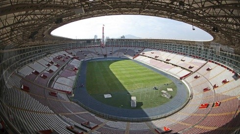 El Estadio Nacional de Perú cuenta con una capacidad para 50.000 espectadores.