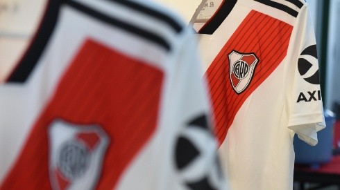 La camiseta que River utilizará ante Athletico Paranaense.