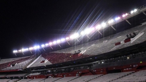 Si un club no cumple con la exigencia de la Conmebol en materia de iluminación, puede ser multado. (FOTO: Getty)