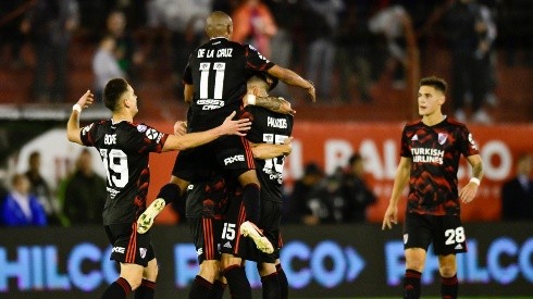 El Más Grande goleó 4-0 al Globo en Parque Patricios y se puso a tan sólo dos puntos de San Lorenzo.