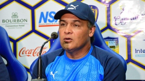 El ex defensor de River es ahora entrenador de Sportivo Luqueño.