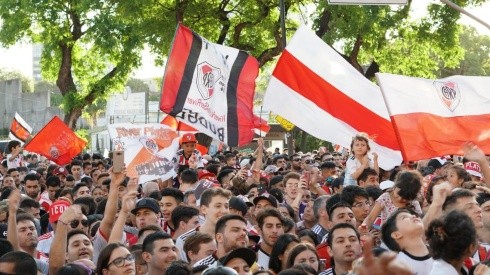 Luego de la derrota ante Flamengo, miles de fanáticos del Más Grande se autoconvocaron