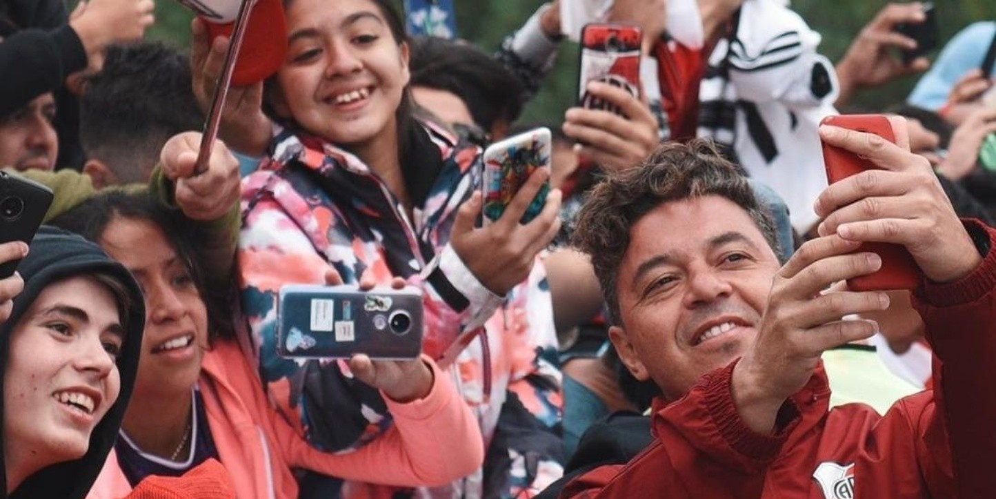 La despedida del Muñeco hacia los hinchas en la ...