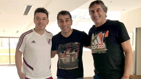 El paraguayo junto a Gallardo y Francescoli, en la previa al último partido de River en su país.