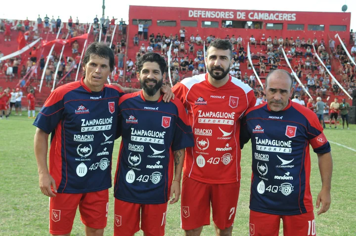 Lucas Pratto, acompañado por José Luis Calderón, Lucas Wilchez y Pablo Casado, formados en Cambaceres.