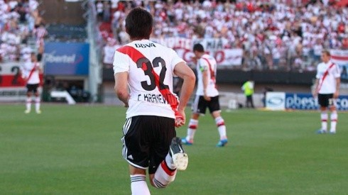 Matías Kranevitter usaba la camiseta número 32 cuando debutó, dorsal que actualmente es de Ignacio Scocco.