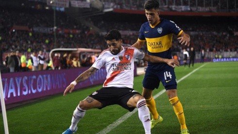 Milton Casco y Capaldo, durante el partido de ida de la Copa Libertadores 2019.