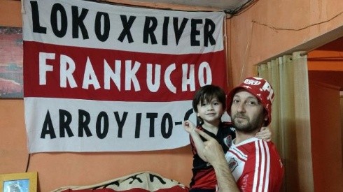 Franko Bonetto junto a su hijo compartiendo la pasión por River