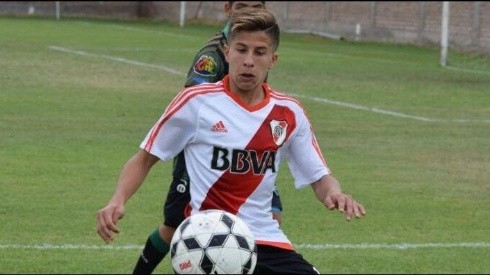 Giuliano Simeone jugando en las Divisiones Inferiores de River.