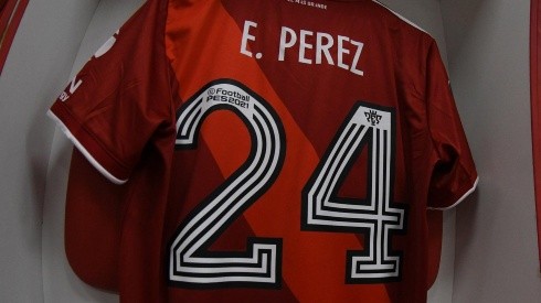 La 24 de Enzo Pérez ya está esperando al mendocino en el estadio Libertadores de América.