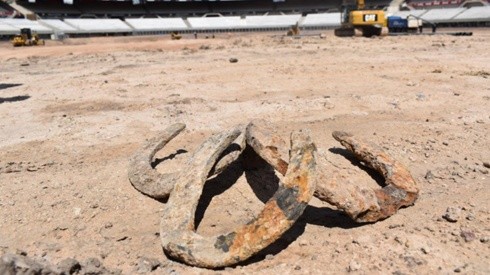 Tres herraduras aparecieron enterradas y ya fueron separadas para exhibirlas en el Museo River.
