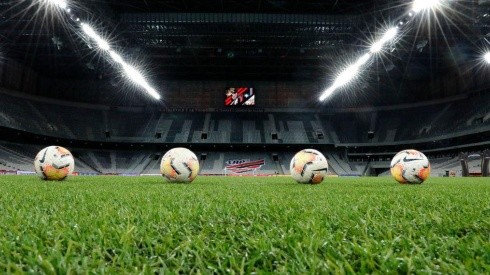 Así se encuentra el césped del estadio donde River disputará mañana la Copa Libertadores