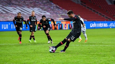 Alario convirtió en la goleada del Leverkusen sobre el Hoffenheim por 4 a 1. Su equipo es líder en la Bundesliga.