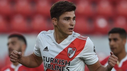 Julián Álvarez marcó de penal en el empate de River frente a Argentinos