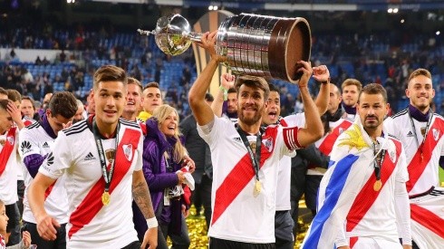 Leonardo Ponzio levantando la Copa Libertadores 2018