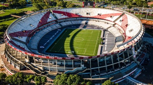 El paso a paso de las obras en el Monumental que comenzaron en agosto y terminaron en febrero. El primer partido disputado en el nuevo campo de juego fue ante Rosario Central.