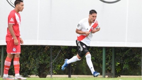 Flabian Londoño grita su gol contra Argentinos. River se impuso por 1 a 0 en el torneo de Reserva bajo la mirada de Marcelo Gallardo que estuvo en el River Camp.