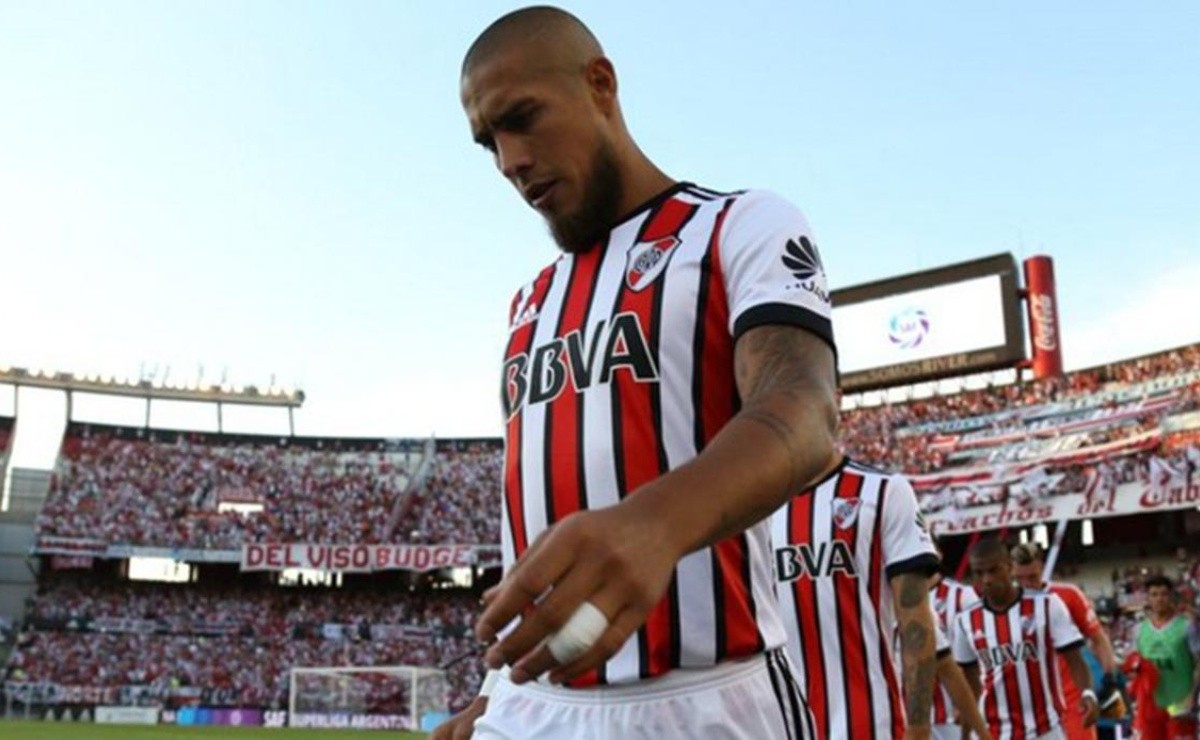 Camiseta tricolor best sale river 2018