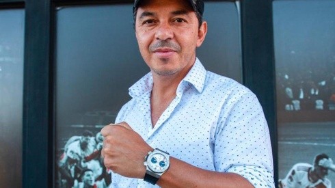 Marcelo Gallardo y su reloj alusivo a la final de Madrid