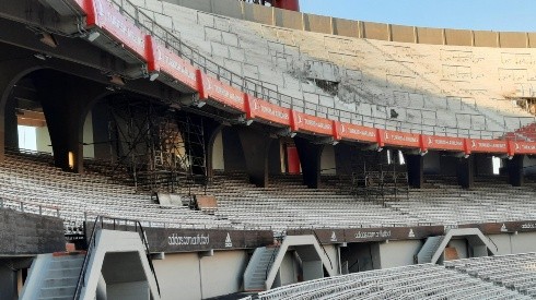 Los andamios ubicados en la tribuna Sivori para llevar adelante las nuevas obras