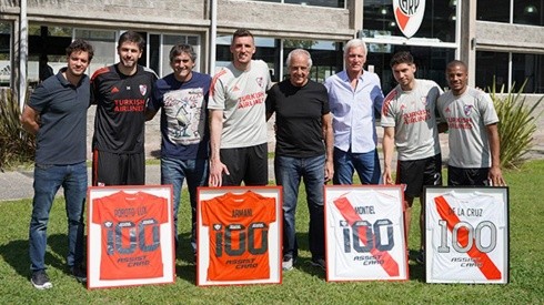Germán Lux, Franco Armani, Gonzalo Montiel y Nicolás De La Cruz fueron homenajeados por haber alcanzado los 100 partidos en River.