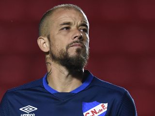 Andres D Alessandro Ex Jugador De River Debuto Con La Camiseta De Nacional De Uruguay A Los 40 Anos Ante Argentinos Juniors Por Copa Libertadores La Pagina Millonaria