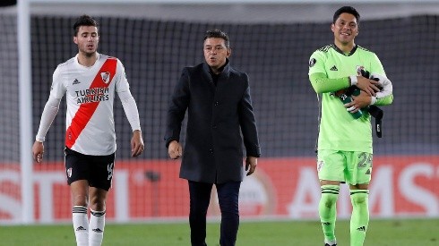 Marcelo Gallardo y un reconocimiento a sus jugadores después del esfuerzo realizado en el partido entre River y Santa Fe por la Copa Libertadores.