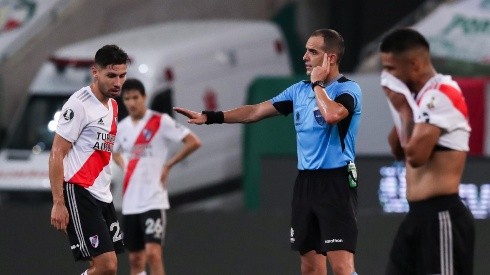 Esteban Ostojich dirigió a River contra Palmeiras el pasado 12 de enero por la semifinal de la Copa Libertadores 2020. Ahora volverá a arbitrarlo contra Fluminense.