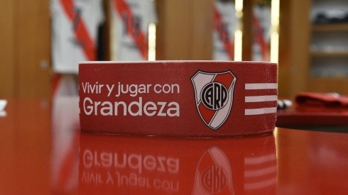 La cinta de capitán frente a Fluminense llevó consigo el nuevo slogan.