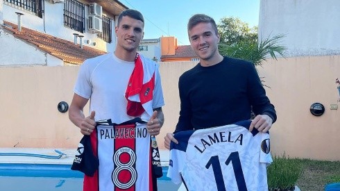 De primo a primo: Palavecino y Lamela posan con sus respectivas camisetas.