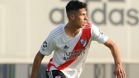 Tomás Galván debutó oficialmente en la Bombonera, por la Copa de la Liga Profesional