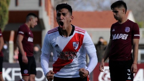 El grito de gol de Román Suárez, el goleador de la tarde.