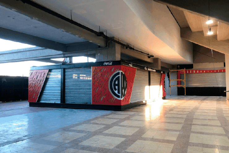 Los puestos de comida en la San Martín (@RiverPlate)