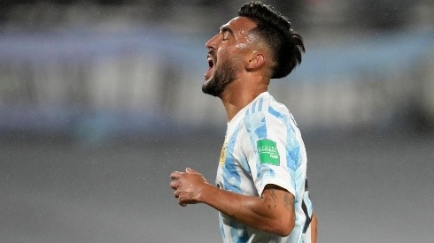 Nicolás González, futbolista de la Selección Argentina y confeso hincha de River se llevó una camiseta del Más Grande de regalo a Italia.