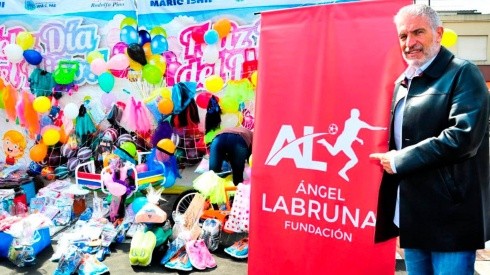 En el Día Internacional del Hincha de River, Omar Labruna presentó la Fundación Ángel Labruna que tiene como objetivo sacar a los chicos de la calle y llevarlos al deporte.