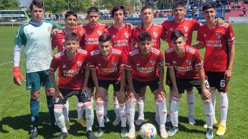 La Octava División de River igualó 1 a 1 contra San Lorenzo en el Bajo Flores y se metió en la final de su categoría.