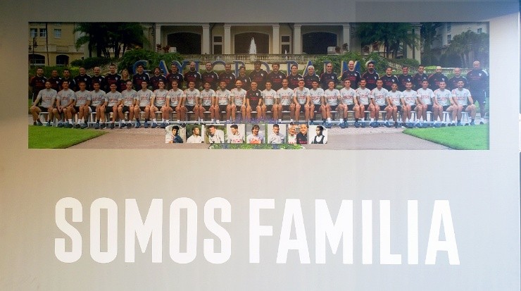 La foto que ven los jugadores cuando salen a la cancha