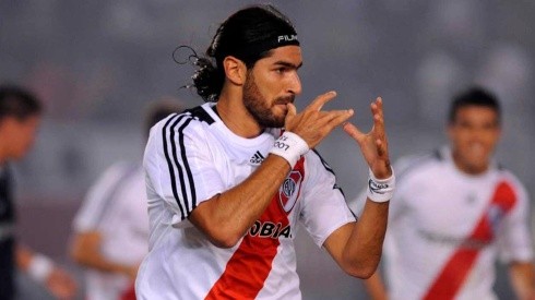 Sebastián Abreu habló maravillas de Julián Álvarez y destacó la voracidad que tiene a la hora de entrenar y de jugar, además lo comparó con Suárez y Cavani.