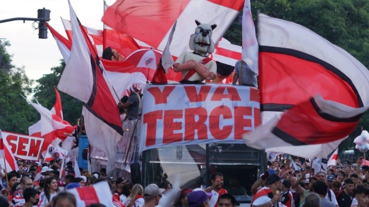 Los mejores videos y fotos de la Caravana Eterna de River desde el