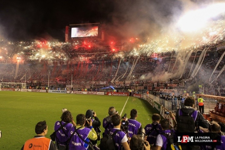 El recibimiento de River en la final contra Atlético Nacional 