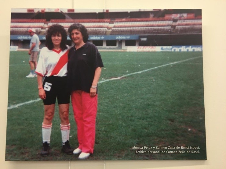 Mónica Pérez en el Monumental en su época de jugadora de River