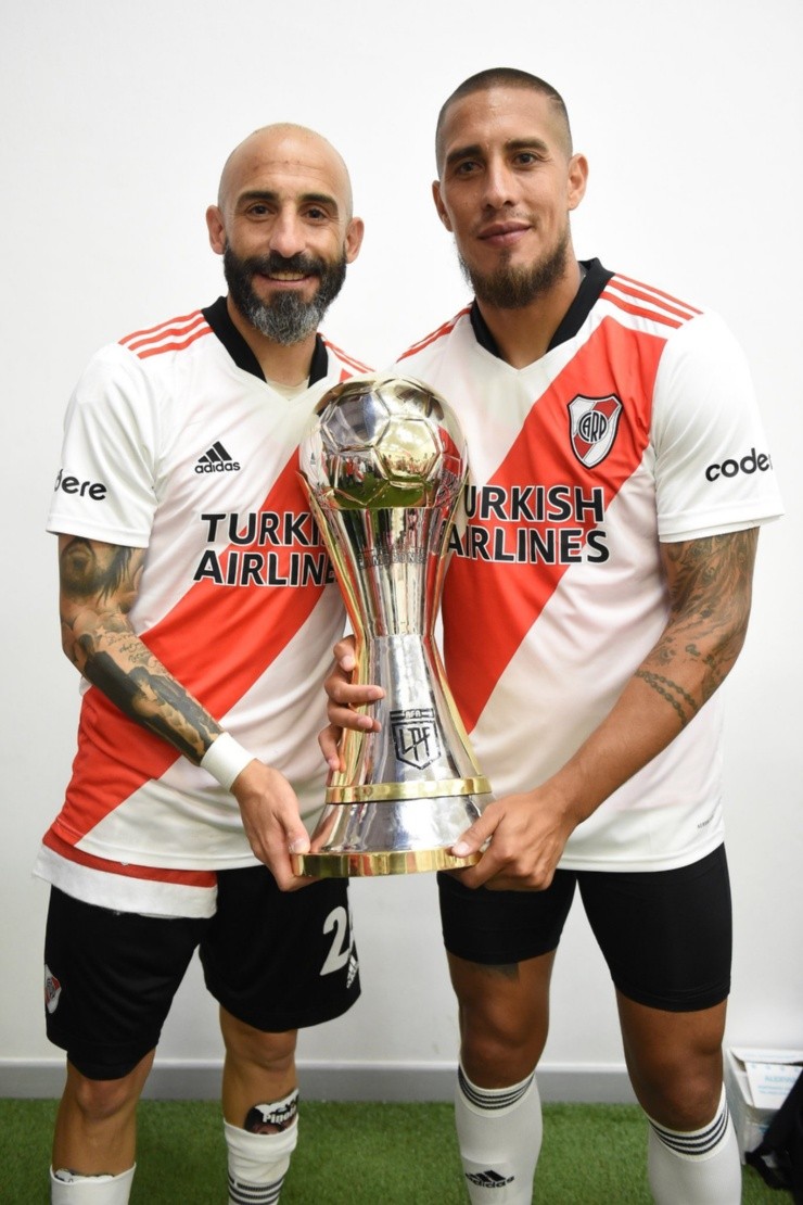 Javier Pinola y Jonatan Maidana en River