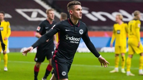 Rafael Santos Borré anotó los dos goles del Eintracht Frankfurt ante el Borussia Dortmund. El equipo de Rafa ganaba 2 a 0 y se lo dieron vuelta.