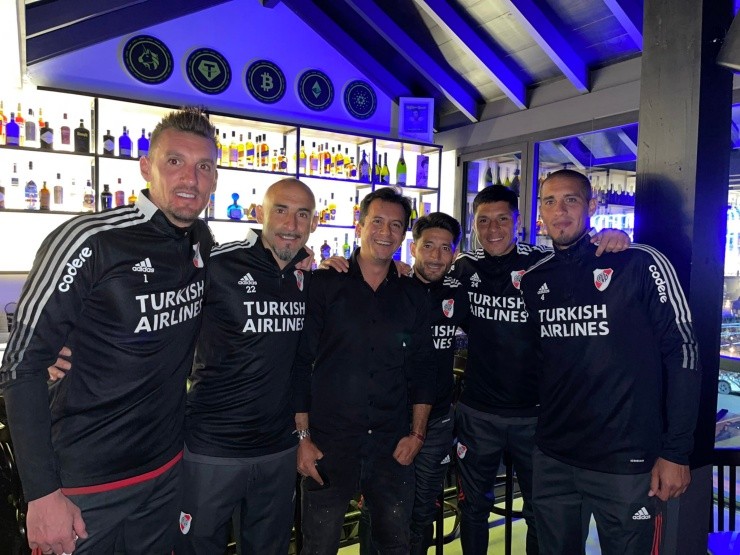 Franco Armani, Javier Pinola, Nicolás Urquiza, Milton Casco, Enzo Pérez y Jonatan Maidana (@RiverPlateSma)