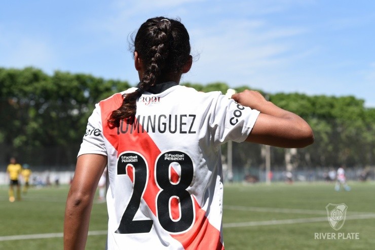 “Me gusta tener un número discreto. Me voy contenta con hacer un buen partido que con entrar con la 10 a la cancha” (Foto: Prensa River)