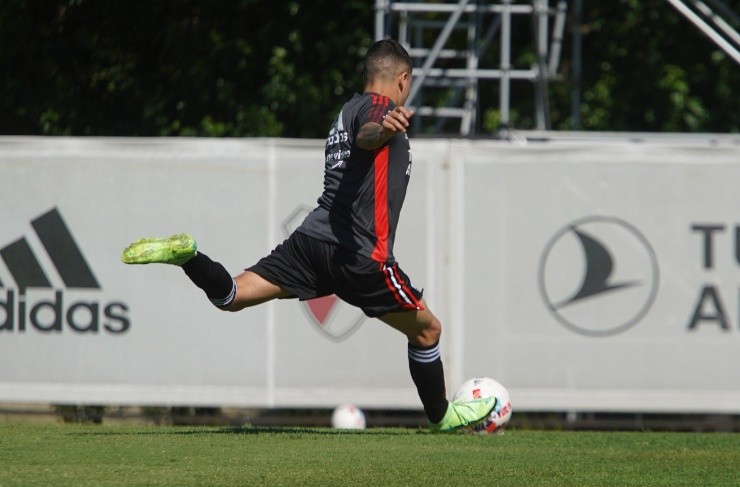 Juanfer convirtió de penal para el Millonario (Prensa River)