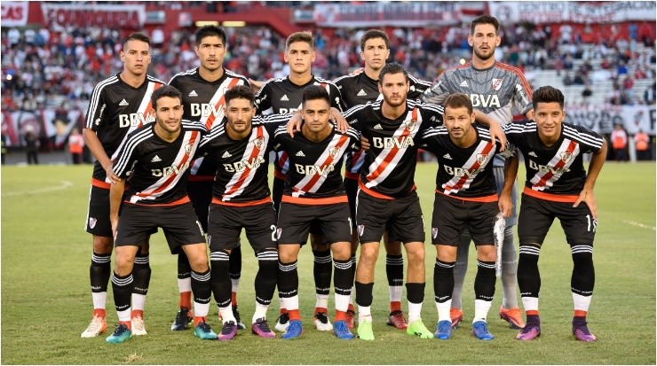 La camiseta en homenaje a Ángel Labruna (Getty)