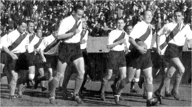 La camiseta que usó RIver cuando inauguró el Monumental en 1938 (@MuseoRiver)
