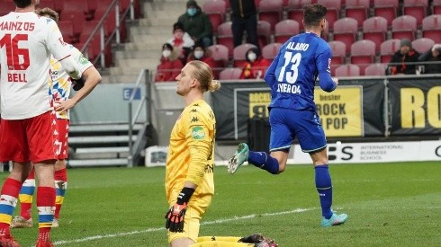 Lucas Alario convirtió en la derrota del Bayer Leverkusen.