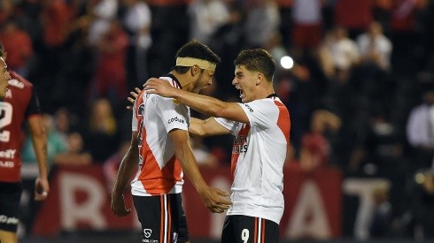 Abrazo y grito desaforado de gol de Julián y el Sicario Rojas en Rosario.